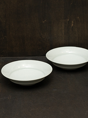乳白釉5寸平鉢 - 作家もの器 土井善男さんの作品 - 通販【zakka
