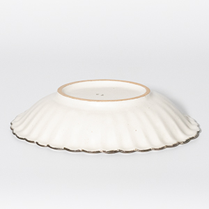 美品　作家　石岡　信之　白い花びら型陶器皿3枚セット 美品 作家 石岡 信之 白い花びら型陶器皿3枚セット - メルカリ