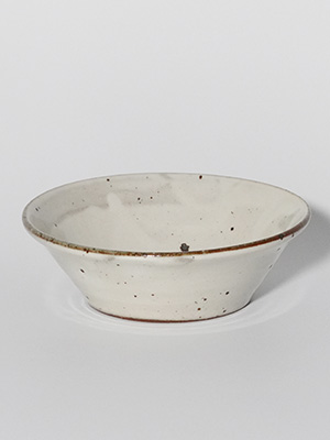 角掛政志さんの粉引鉢