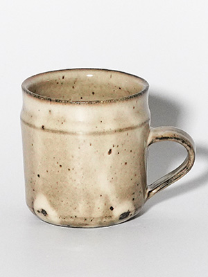 角掛政志さんの長石釉マグ・大
